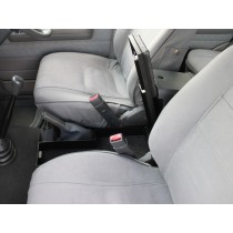 Coffre-fort sous la console dune Toyota Land Cruiser 76 - de Front Runner