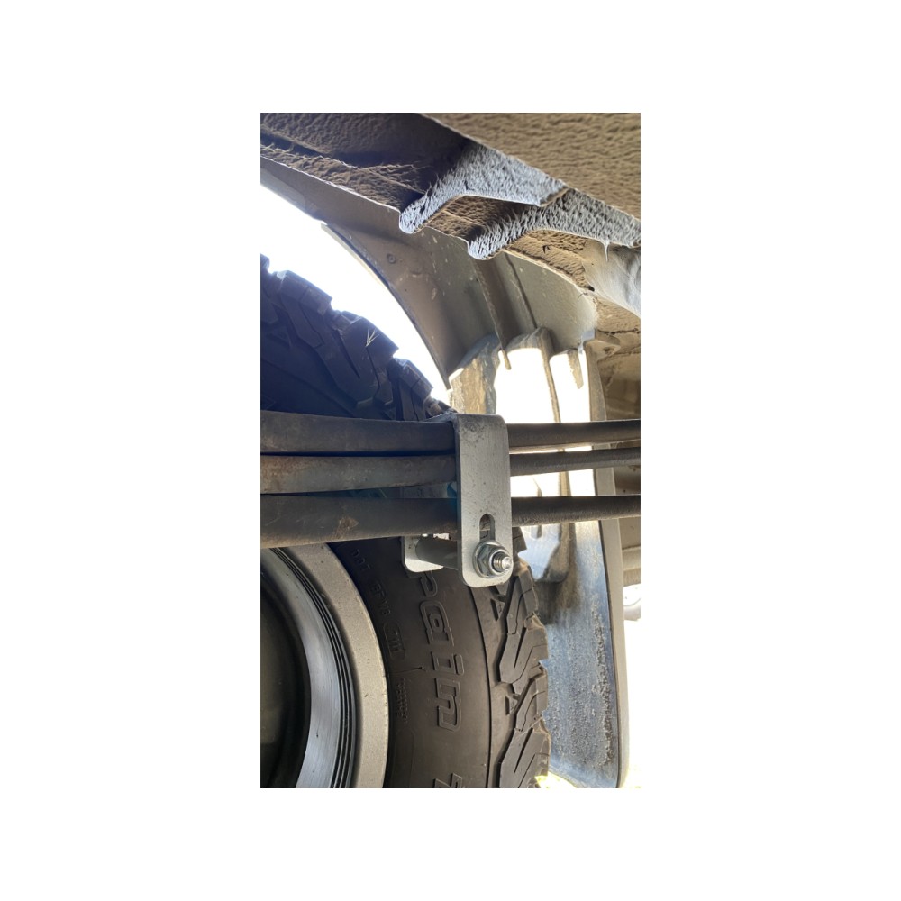Kit brides d'alignement des lames de suspension pour Mercedes Sprinter W907 4X4 Kit brides d'alignement des lames de suspension pour Mercedes Sprinter W907 4X4