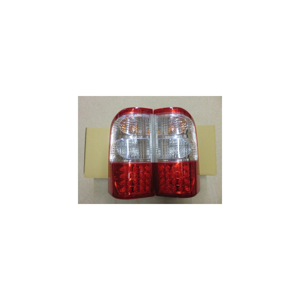 FEU ARRIERE CRISTAL NISSAN GR Y61 FEU ARRIERE CRISTAL NISSAN GR Y61