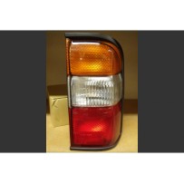FEU ARRIERE DROIT MULTIFONCTION NISSAN GR Y61
