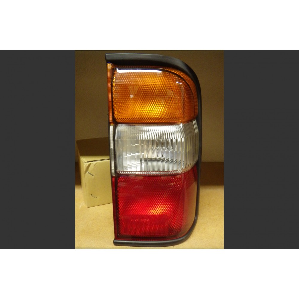 FEU ARRIERE DROIT MULTIFONCTION NISSAN GR Y61