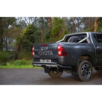 Pare-chocs arrière SUMMIT RAW Hilux 2020+ avec capteurs et attelage
