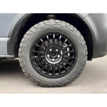 Jante alu Braid Winrace T noire 8x18 ET40 Land Cruiser 250