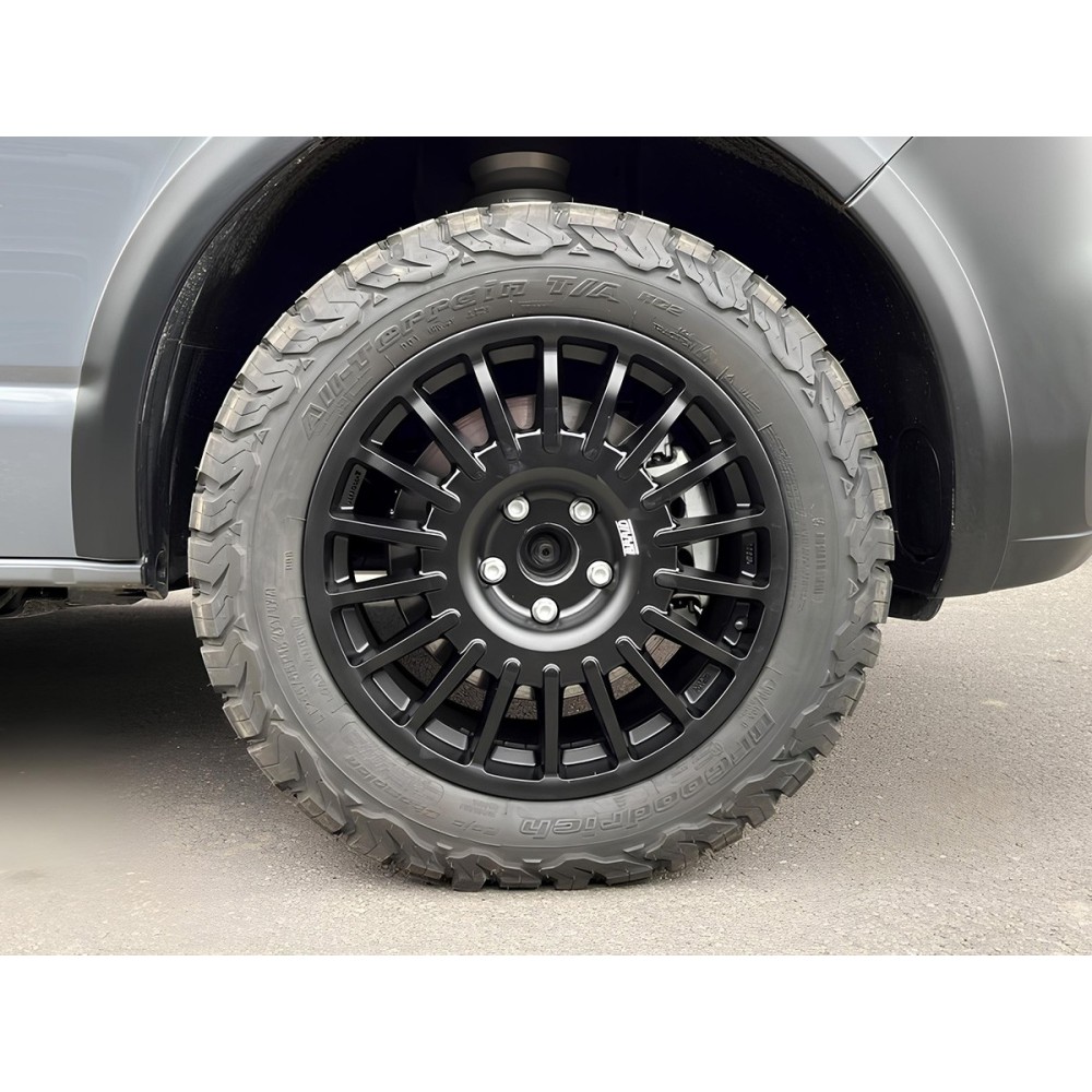 Jante alu Braid Winrace T noire 8x18 ET40 Land Cruiser 250