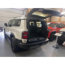 Toyota Land Cruiser 250 2.4L essence turbo blanc