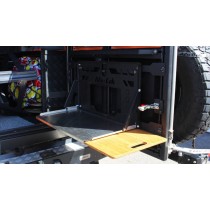 Table rabattable Alu-Cab Ineos Grenadier : accessoire 4x4 idéal
