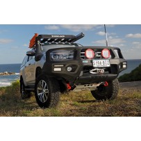  Pare-chocs avant ARB Hilux 2015+ avec DRL et emplacement treuil 