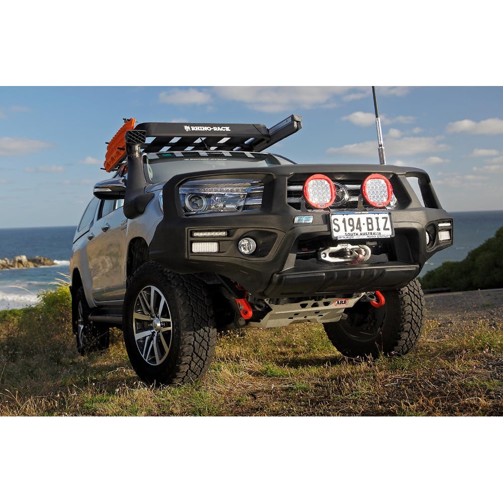  Pare-chocs avant ARB Hilux 2015+ avec DRL et emplacement treuil 