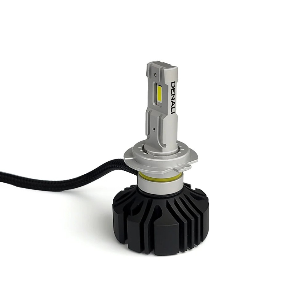 Cette ampoule LED haute performance H7 est conçue pour offrir un éclairage puissant et précis, idéal pour les utilisations offro