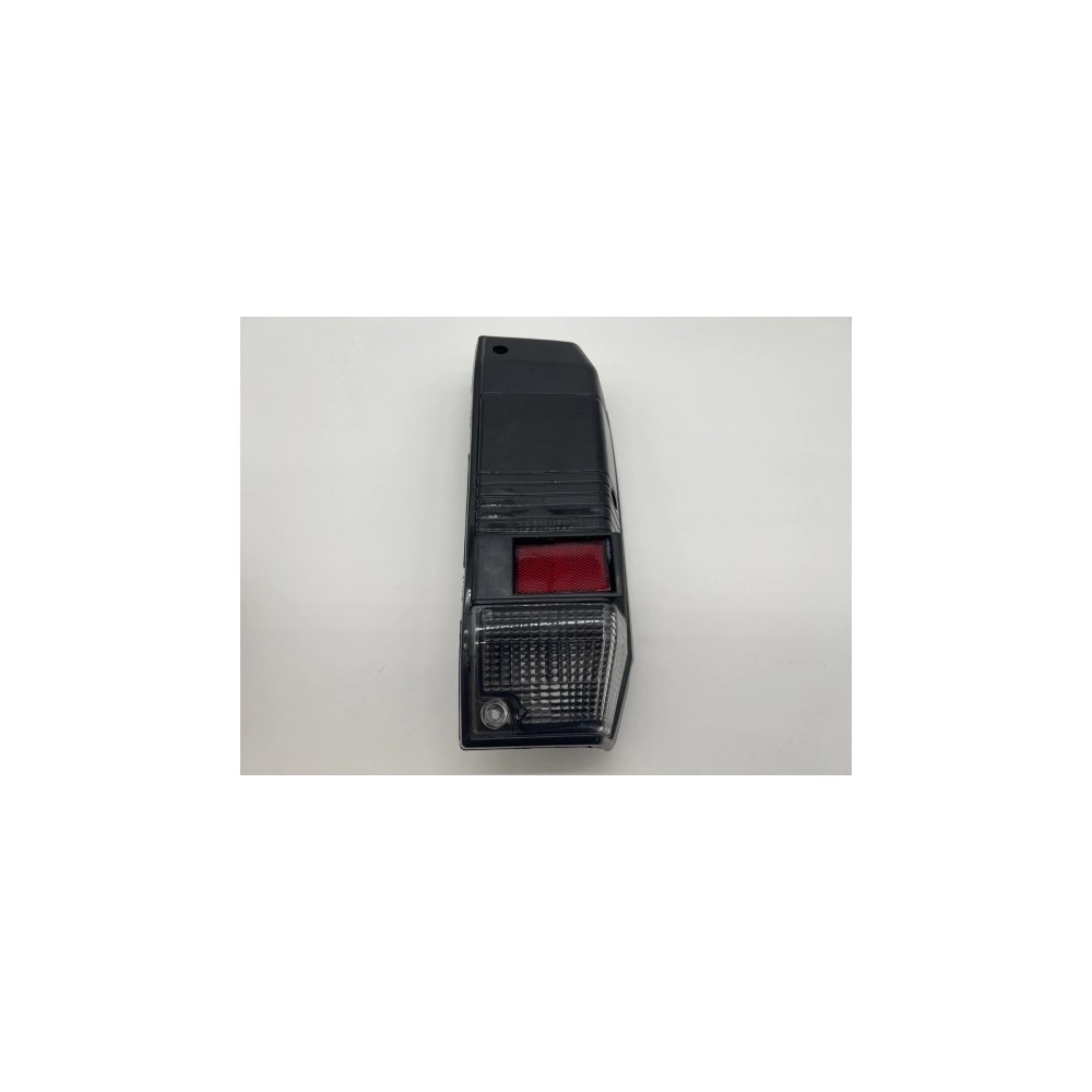 Feu arrière droit Toyota Land Cruiser 70 - DTC Parts, qualité pro