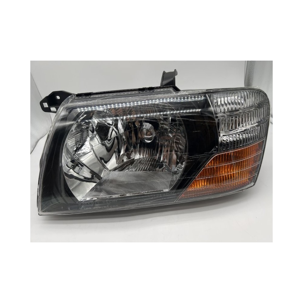 Optique AVG fond noir Pajero III Depo – Éclairez votre Mitsubishi