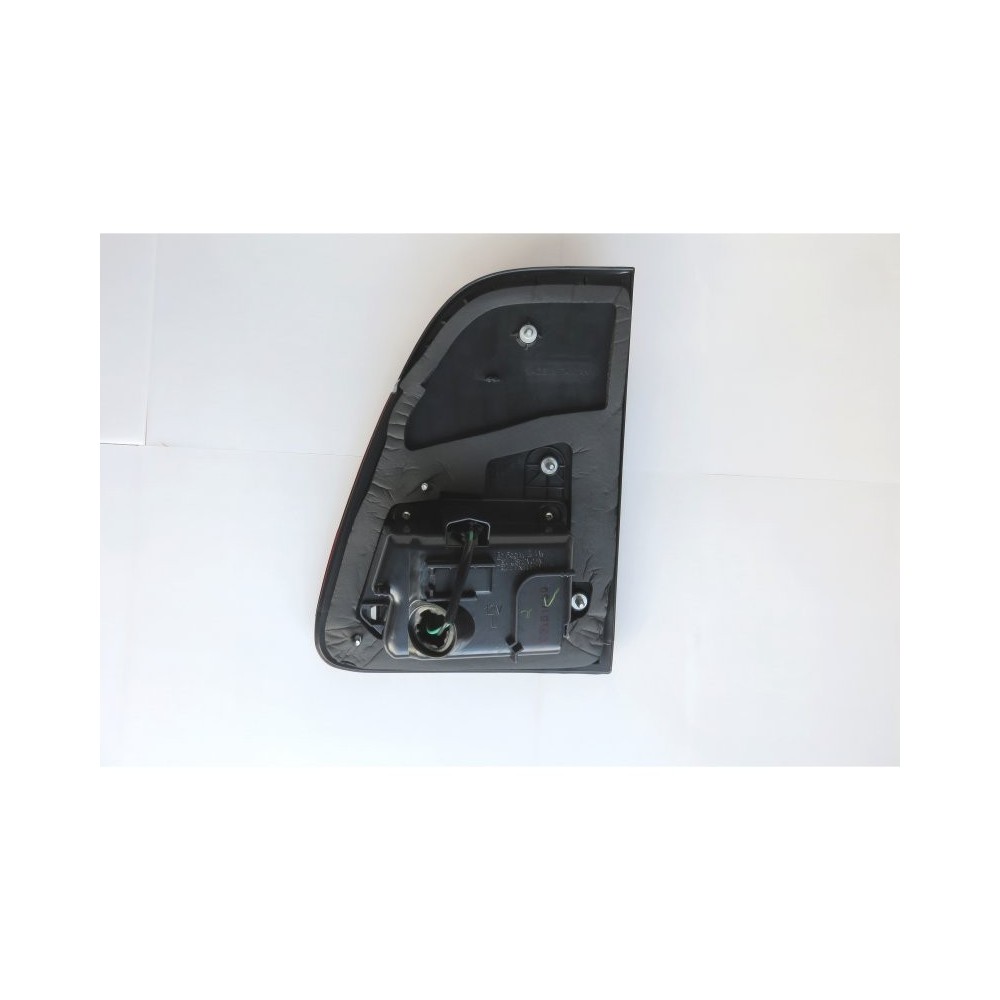 Feux hayon arrière gauche HDJ100 2005 Depo – Qualité et sécurité