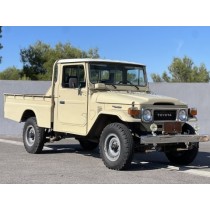 Toyota Land Cruiser FJ45 1983 – 4.2 Essence 135 ch