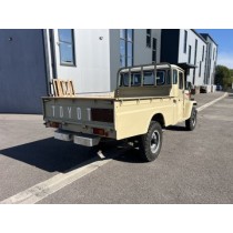 Toyota Land Cruiser FJ45 1983 – 4.2 Essence 135 ch