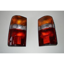 PAIRE DE PHARES ARRIERES TOYOTA HILUX DE 1988 A 1991