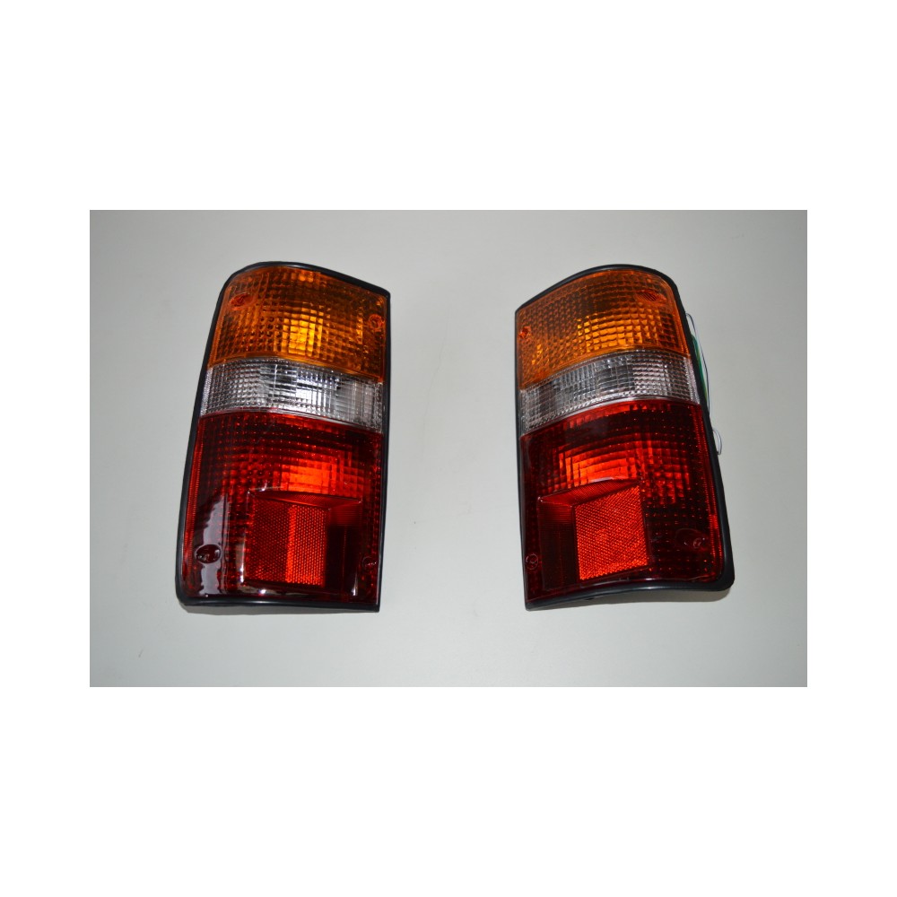 PAIRE DE PHARES ARRIERES TOYOTA HILUX DE 1988 A 1991