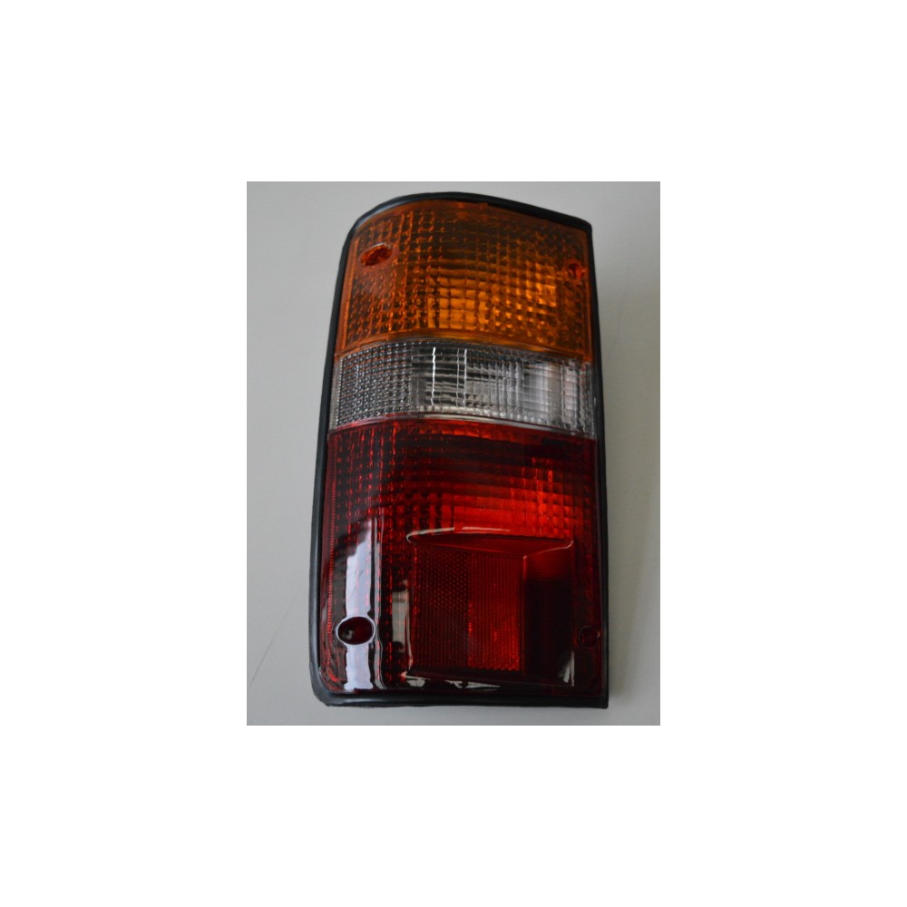 PHARE ARRIÈRE GAUCHE TOYOTA HILUX DE 1988 A 1991