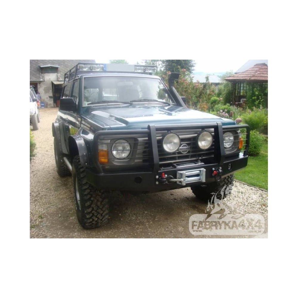 PARE-CHOCS AVANT AVEC BULLBAR SANS TROUS POUR FEUX NISSAN PATROL Y60