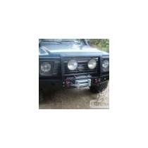 PARE-CHOCS AVANT AVEC BULLBAR SANS TROUS POUR FEUX NISSAN PATROL Y60